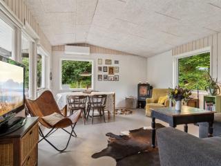 Holiday Home Marjanne - 800m from the sea by Interhome - 1