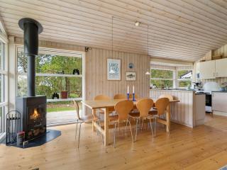 Holiday Home Ellinor - 190m from the sea by Interhome - 2