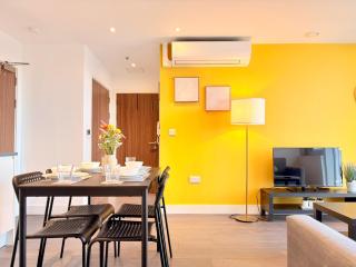 Stylish & Cozy Sleep 6 2BHK, 20 Mins Central London, BP39 - 0