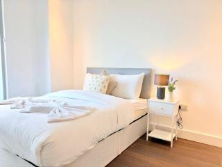 Stylish & Cozy Sleep 6 2BHK, 20 Mins Central London, BP39 - 2