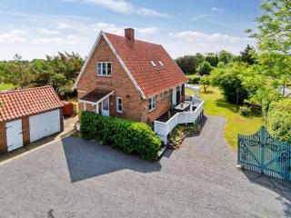 Holiday Home Hughlek - 450m from the sea by Interhome - 8
