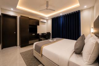Hotel Giri Elite Near DLF Cyber City - 1