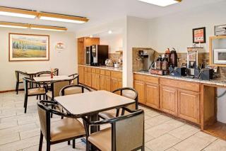 Super 8 By Wyndham Omaha Eppley Airport/Carter Lake - 8