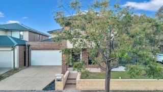 Luxurious 4 Bedroom Home in Prime Location - 8