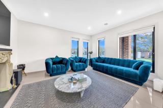Luxurious 4 Bedroom Home in Prime Location - 6