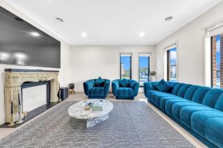 Luxurious 4 Bedroom Home in Prime Location - 5