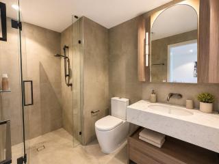 QueensWharf, Panoramic Level 60 | Sleep 5 Pool Gym - 5