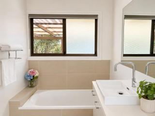 Hilltop View & Family Comfort | Sleep 6 - 1