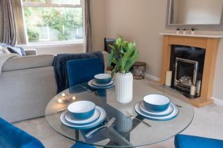 Spacious 3BR Contractor Stay - Parking - Near City - 5