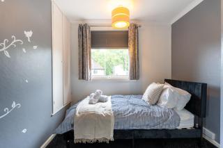 Spacious 3BR Contractor Stay - Parking - Near City - 3