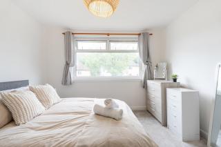 Spacious 3BR Contractor Stay - Parking - Near City - 1