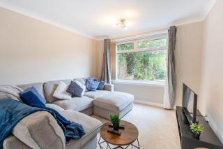 Spacious 3BR Contractor Stay - Parking - Near City - 0