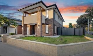 Luxurious 4 Bedroom Home in Prime Location - 9