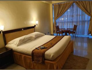 Y5 Hotel - 1