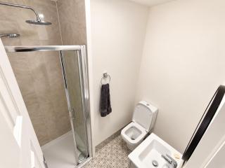 Studio 1 Main St Carrick - 20 steps from everything - 3