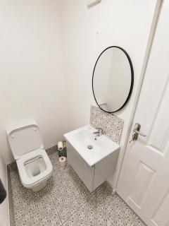 Studio 1 Main St Carrick - 20 steps from everything - 2