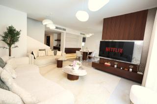 Luxury 4BR Pool Villa + Maid Room | Al Reef AUH - 5