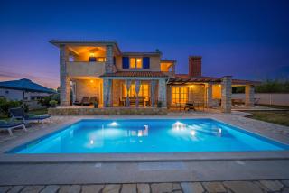 Villa Oliva near Pula for 9 persons with private pool, sea view & beautiful outside area - 3 km from beach - 0