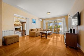 Villa Oliva near Pula for 9 persons with private pool, sea view & beautiful outside area - 3 km from beach - 1