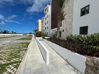 The Beach Crystal Lagoon luxury & private Jacuzzi - 2