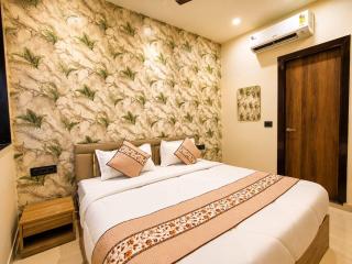 Hotel BM Velvet-The Premium Rooms " 5 Min Walk From Sector 18 Rohini Metro Station " Couple Friendly " - 0