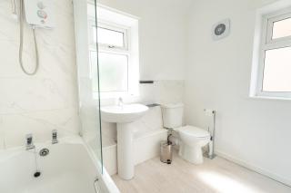 Charming 3BR Home - Near City - Contractor Friendly - 6