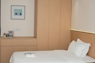 Ebony Hotel - 9