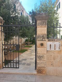 SWEET SMILE GARDEN TERRACE APARTMENT - 30 m to sea & center - 8