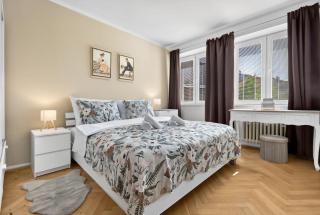 Sunny Apartment for 4 - Balcony & Workspace - 9