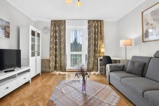Sunny Apartment for 4 - Balcony & Workspace - 5