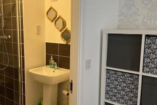 House - Sleeps 10 - Parking - 2 spaces and Garden - 2