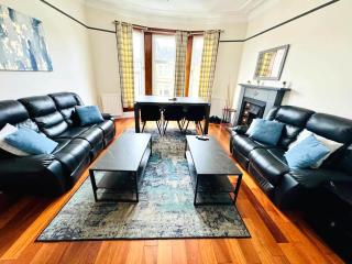Spacious 4-Bed Duplex with Pool Table Near GLA Airport - 8