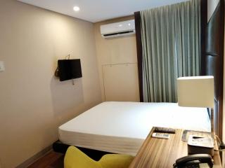 Makati Central Stay - Poblacion Malls & Nightlife - 5