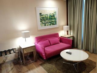 Makati Central Stay - Poblacion Malls & Nightlife - 4