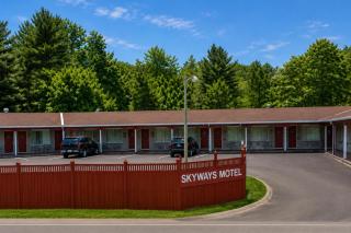 Skyways Motel Muskoka Gravenhurst ON 11 - 0