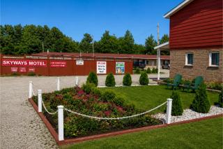 Skyways Motel Muskoka Gravenhurst ON 11 - 1
