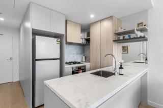 Luxury 1BR with Stunning Ocean Views - 3