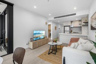 Luxury 1BR with Stunning Ocean Views - 1