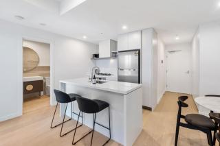 Modern 1BR Steps from Broadbeach Action - 4