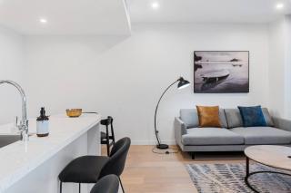 Modern 1BR Steps from Broadbeach Action - 1