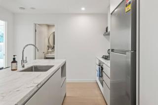 Chic 1BR with Prime Broadbeach Location - 5