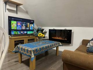 Apartment Sleeps 4 with Parking - 5