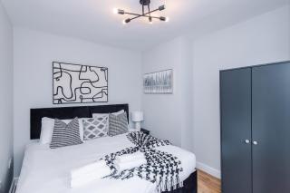 3 Bed House , Bootle , Discounts , Long Stays , Contractors , Families , Relocation Stays - 3