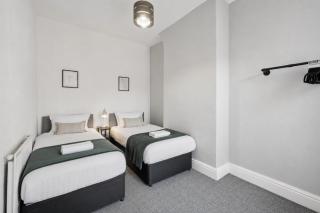 Lingholme House - St Helens - Sleeps 7 - 4