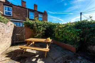 Lingholme House - St Helens - Sleeps 7 - 8