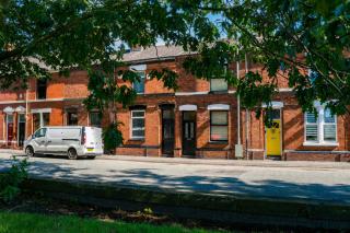 Lingholme House - St Helens - Sleeps 7 - 9