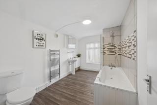 Lingholme House - St Helens - Sleeps 7 - 6