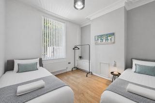 Lingholme House - St Helens - Sleeps 7 - 3