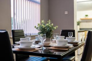 Lingholme House - St Helens - Sleeps 7 - 2