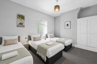 Lingholme House - St Helens - Sleeps 7 - 7